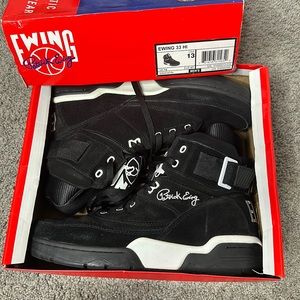 Ewing 33 HI Black/White Colorwave